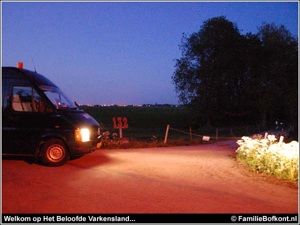 FOTO 7 https://2011.bfknt.nl/20110501-wl-bofkontbus-voor-het-beloofde-varkensland-600.jpg