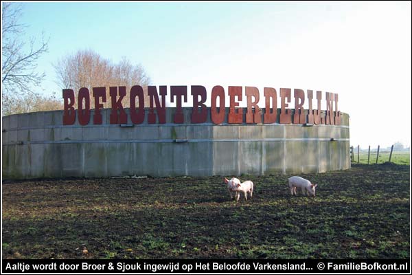 Aaltje wordt door Broer & Sjouk ingeweid op Het Beloofde Varkensland